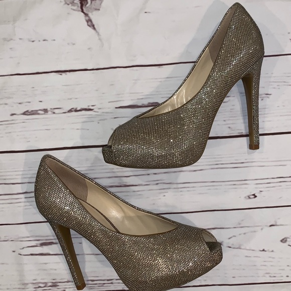 Gold fabric guess high heel peep toes - Picture 3 of 6